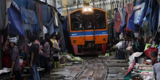 Pasar di Thailand ini paling berbahaya sejagat