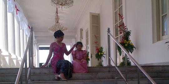 Putra-putri SBY foto keluarga di Istana Kepresidenan