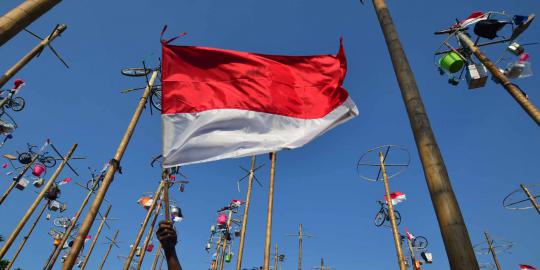 67 pohon pinang meriahkan pesta rakyat HUT RI
