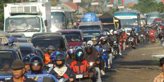 Gila jalur Pantura, 20 km ditempuh 20 jam