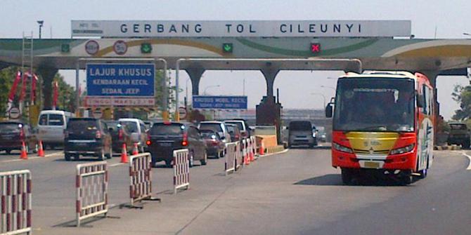 Kepadatan kendaraan di Tol  Cileunyi  mulai berkurang 