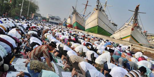 Salat  Idul Fitri 1433 H di Pelabuhan Sunda Kelapa