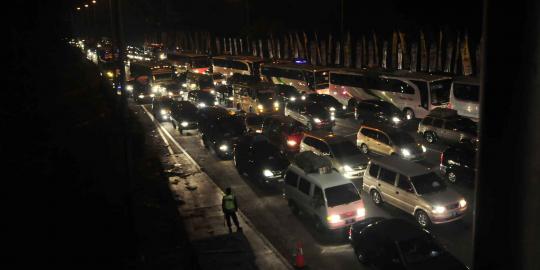 Minggu malam, Tol Cikampek dan Cileunyi macet 4 KM 