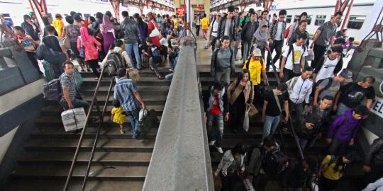 Ribuan pemudik belum kembali ke Jakarta