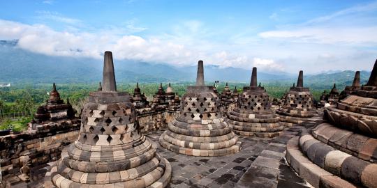 Pengunjung gondol sarung, pengelola Borobudur bingung