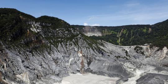 Sudah dua hari Tangkuban Parahu diblokir pedagang