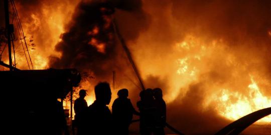 Kebakaran di Kebayoran Lama, 11 mobil pemadam dikerahkan