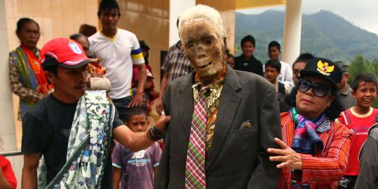 Ma\'nene, upacara ganti pakaian mayat di Tanah Toraja