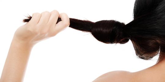 10 Tips ampuh melawan kerontokan rambut 