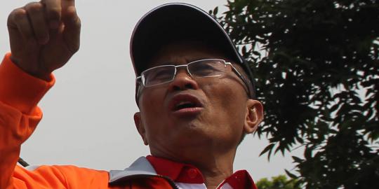 Ramai kritik fasilitas bandara setelah Dahlan bersihkan lantai