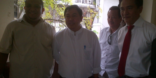deretan tersangka korupsi yang dibela yusril