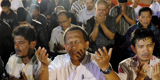 Ratusan jemaah Syiah khusyuk berdoa untuk Sampang