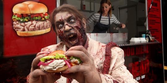  The Gory Gourmet jajakan burger otak ala zombie