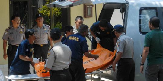 Jenazah terduga teroris Solo saat tiba di RS Polri