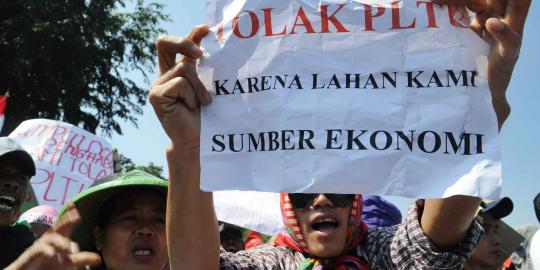 Tolak pembangunan PLTU, ratusan warga geruduk PTUN Semarang