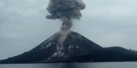 Gemuruh dan gempa Gunung Anak Krakatau buat cemas warga