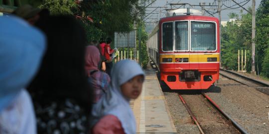 Perpanjangan larangan KRL berhenti di Gambir diprotes