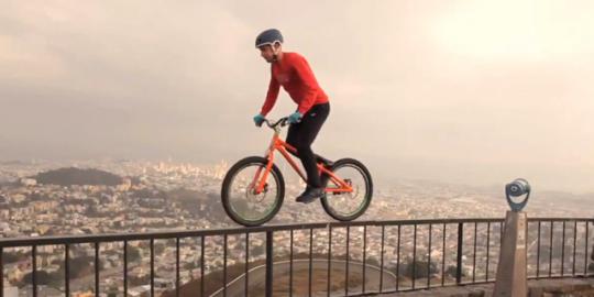Aksi pengendara sepeda menantang maut di San Fransisco