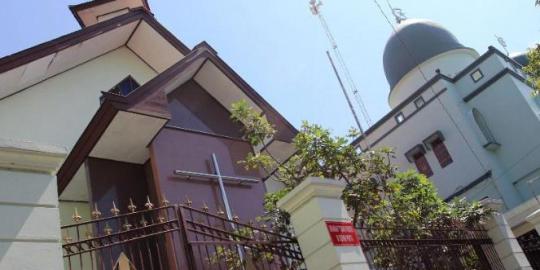 50 Tahun masjid & gereja di Solo hidup mesra satu atap