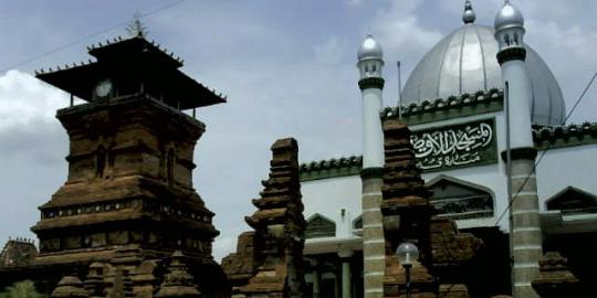 Masjid Menara Kudus simbol toleransi Islam & Hindu 