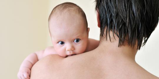 Ternyata, pria juga bisa menyusui!