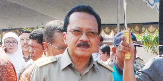 Fauzi Bowo berikan Jamkesda kepada 1.000 nelayan Cilincing