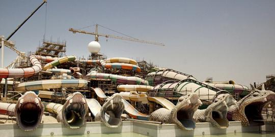 Uni Emirat bangun tempat rekreasi air di tengah gurun pasir