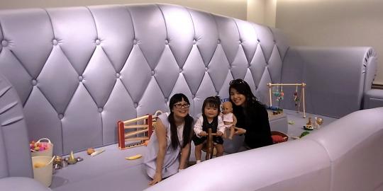Bayi Jepang sering nongkrong di kafe mewah?