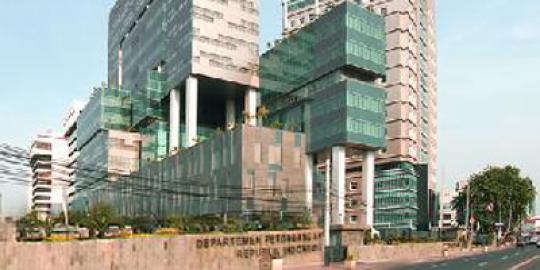 Kantor Kementerian Perdagangan dilempari beras  