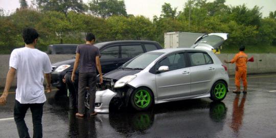 6 Kendaraan terlibat tabrakan beruntun di Tol JORR