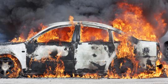 Mobil pikap terbakar di Tol Cawang