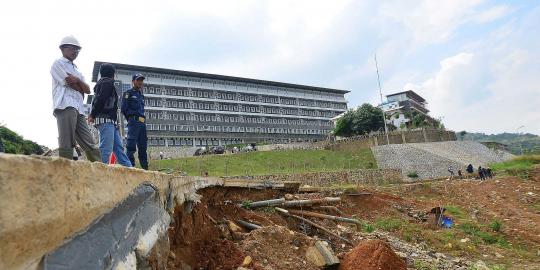Kasus Hambalang, KPK geledah ruang arsip Kemenpora