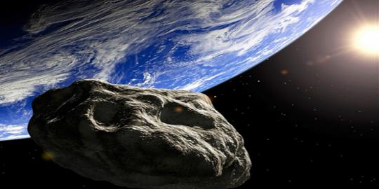 Asteroid berukuran 3 kali lapangan bola melintasi bumi
