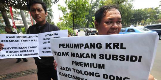 Demo tolak kenaikan tarif KRL