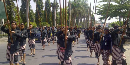 Kirab Budaya diawali pertunjukan 200 Keris Tosan Aji