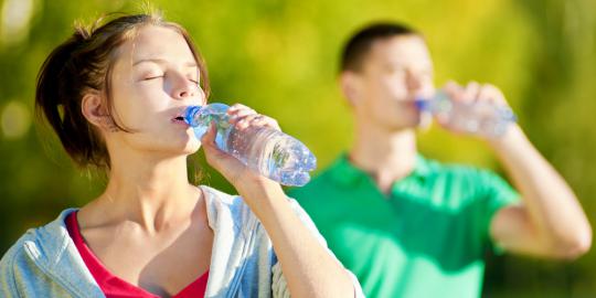 6 Alasan Anda harus lebih banyak minum air