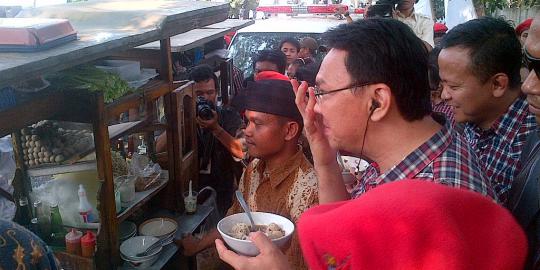 Sambangi kantor DPP Gerindra, Ahok makan bakso