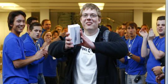 Demi iPhone 5, orang rela menginap di depan Apple Store