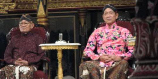 Sultan Hamengku Buwono X ditetapkan sebagai Gubernur DIY