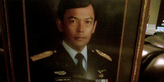 Isak tangis keluarga sambut jenazah pilot BAS di rumah duka