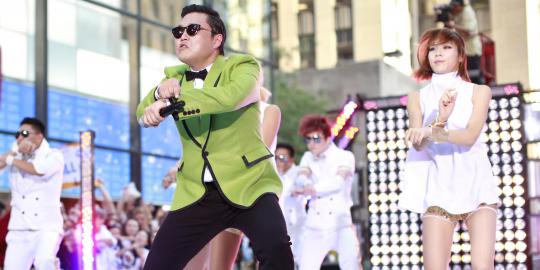 Gangnam Style yang identik dengan Kuda Lumping