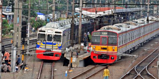 Hari pertama diluncurkan, KRL wanita tetap padat dan sesak