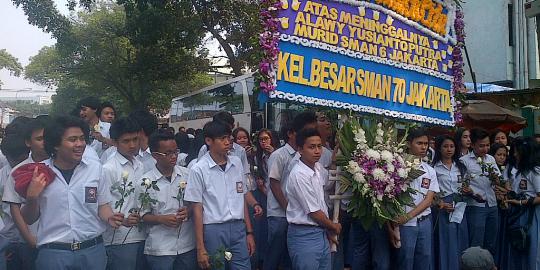 Ratusan siswa SMA 70 tabur bunga di lokasi tewasnya Alawy 
