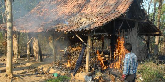Dua kelompok warga di NTT bentrok, rumah dibakar