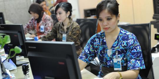 Hari Batik Nasional, pegawai bank berbatik