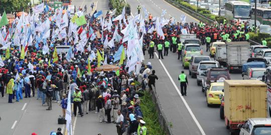 Buruh demo, Kawasan Industri Pulogadung rugi ratusan miliar