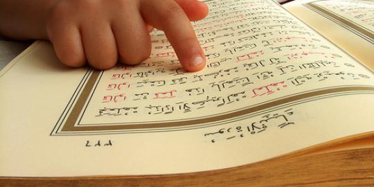 Dua bocah Mesir didakwa sebab kencingi Al-Quran