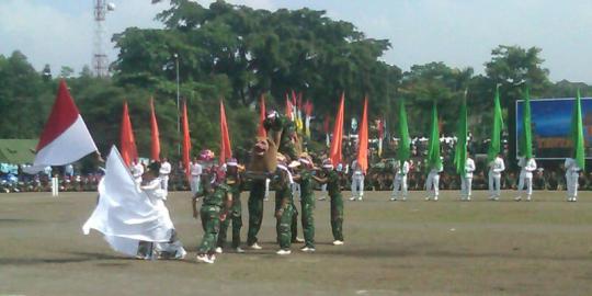 Tarian Sisingaan warnai HUT ke 67 TNI di Gasibu