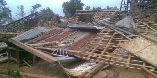 Diterjang puting beliung, 15 rumah di Deli Serdang rusak