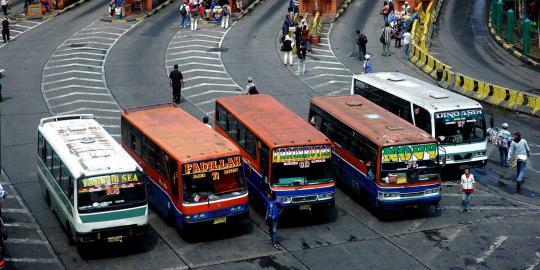 Hari pertama jadi Plt gubernur, Sekda Fadjar kritisi Metromini